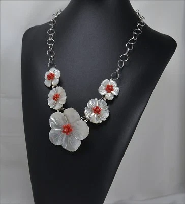 COLLANA IN ARGENTO 925 CON FIORI DI MADREPERLA E CORALLO ROSSO AGLN 01 - Immagine 1 di 3