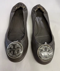 TORY BURCH CLASSIC GREY RESIN LANDED LOGO BALLET FLATS US 9 Read - Picture 1 of 11