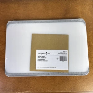 Tabla de cortar Pampered Chef 1012 9" x 13" bordes antideslizantes aptos para lavavajillas - Imagen 1 de 5