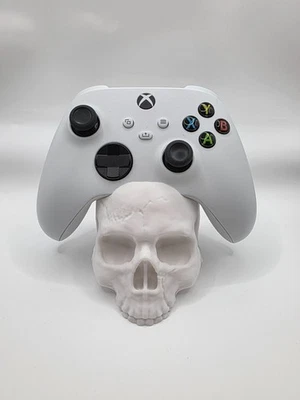 Skull Controller Stand for Xbox – Gamer Desk Display Holder - Image 1 of 4