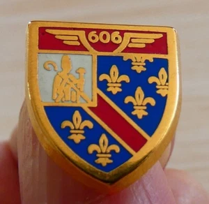 SCHÖNE KLEINE PIN'S AUFNÄHER WAPPEN 606 LILIENBLUME ZAMAK PICHARD - Bild 1 von 4