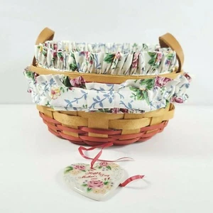 Longaberger Cestino Festa della Mamma con Protezione, Fodera, Giarrettiera e Charm Cravatta 1995! - Foto 1 di 11