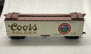WALTHERS HO #932-2467 - 40’ DS Reefer Car - Coors Golden Beer - Picture 1 of 6