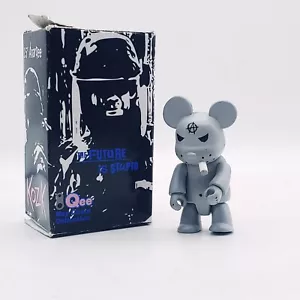 Portachiavi giocattolo Kozik 3" ANARCHY Qee(Anarqee) ORSO vinile da collezione - variante grigia - Foto 1 di 4