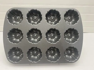 Nordic Ware 12 Mini Bundt Cupcake Cakelet Pan Fluted Non Stick Cast Aluminum - Picture 1 of 6