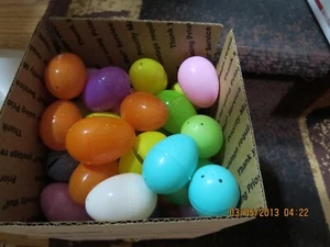 5 DOZEN (60) PLASTIC EGGS--OPEN TO FILL WITH GOODIES--#Y8-3 - Picture 1 of 24