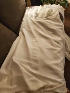 Davids Bridal Wedding Dress - Picture 1 of 9