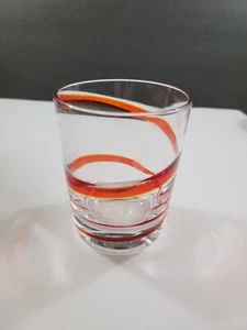 Vaso grande Pier 1 Swirline rojo doble vidrio antiguo 4 1/8" rocas - Imagen 1 de 7
