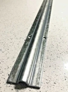Bolt Down Schiebetor Bodenschiene, 1m Länge für alle 20mm Durchmesserräder - Bild 1 von 3