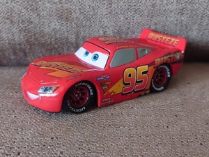 Disney Pixar CarsLightning McQueen Rusteze Racing Center Diecast 1.43 - Picture 1 of 7