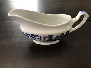Blue Willow Churchill Gravy Boat - Picture 1 of 6
