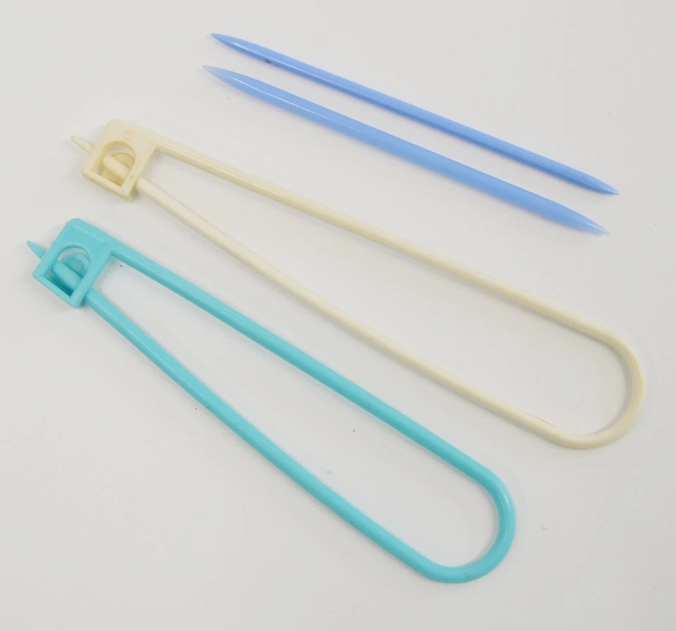 Plastic Stitch Holders and Cable Needle Set - Image 1 of 1
