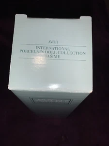 COLECCIÓN MUÑECA PORCELANA INTERNACIONAL AVON "TASIME" 1991, NUEVA EN CAJA, envío gratuito - Imagen 1 de 5