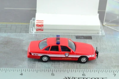 Busch 49008 Ford Crown Victoria HOUSTON Fire Department HO Scale 1:87 - Image 1 of 2
