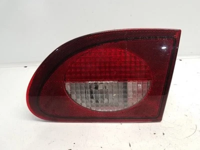 Luz trasera derecha para pasajero Chevrolet Cavalier 2000-02 - montaje en tapa  Foto 1 de 2