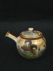 Japan Kutani Handpainted teapot (罗汉) - Picture 1 of 12