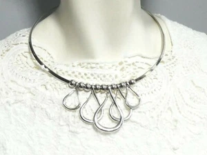 COLLANA a goccia PRETTY Silvertone in metallo rigido con perline e cerchi a forma di - Foto 1 di 5