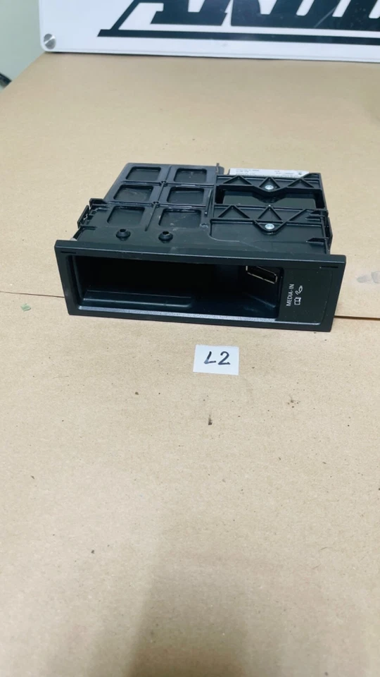 VOLKSWAGEN GTI 2010-2014 MÓDULO DE ENTRADA DE MEDIOS TOMA MULTIMEDIA L2 Foto 1 de 4