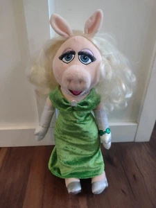 Disney Store The Muppets Most Wanted Miss Piggy 20" Green Gown Dress Plush - Picture 1 of 9