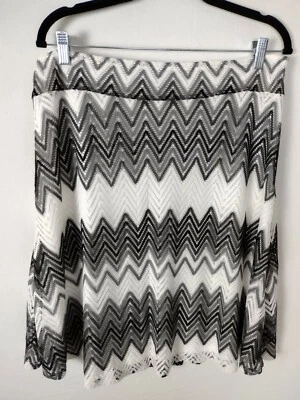 zac rachel Woman's Sz PL white & gray Crochet Look Skirt R6 - Image 1 of 4