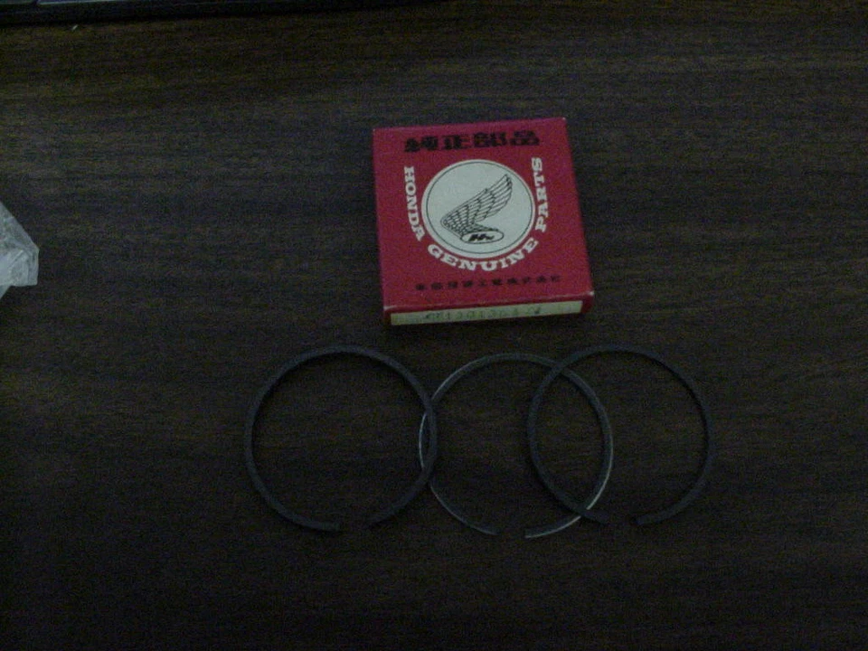 Juego de anillos de pistón Honda 1965 S65 NOS +1,00 OS 13050-035-000 Foto 1 de 1