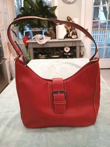 Bolso de hombro Liz Claiborne de polivinilo rojo - Imagen 1 de 12