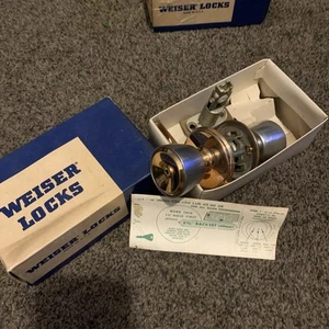 Vintage Weiser Locks Bedroom/ Bathroom Two Tone Door Knobs - Picture 1 of 7