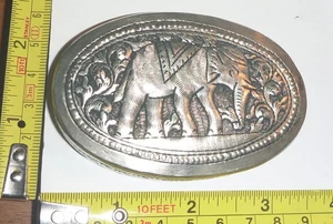 Caja de baratijas pequeña de metal ovalada diseño elefante de colección ~3"x2"x1" hecha en Camboya - Imagen 1 de 14