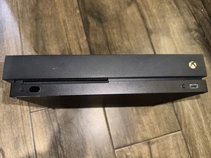 Consola Microsoft Xbox One X 1TB solo negra - buen estado - Imagen 1 de 10