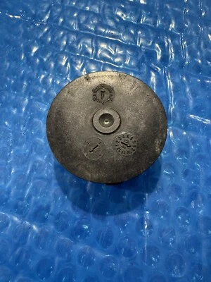 Enchufe de cubierta de distribución Mopar 53021031 para camioneta Ram 1500 Jeep Liberty Dodge Nitro Foto 1 de 4