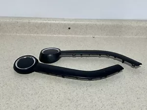 2010 SCION TC RIGHT LEFT FRONT DOOR PANEL PULL HANDLE COVER TRIM CAP BLACK - Foto 1 di 4