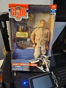 GI Joe JFK PT 109 Boat Commander Hasbro Vintage 2000 Action Figure (bb8 - Picture 1 of 4
