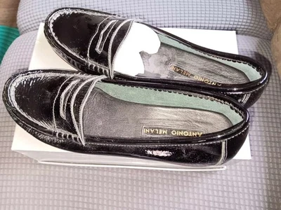 Mocasín Antonio Melani para mujer talla 8N charol negro Foto 1 de 3
