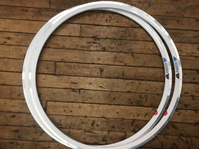 Llantas NOS 2x 700c Velocity Fusion 28 orificios blancas - pista de freno mecanizada - Australia Foto 1 de 4