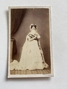 1800s VICTORIAN CDV PORTRAIT WELL DRESSED WOMAN TIARA FAN SASH Thompson BATH - Picture 1 of 2