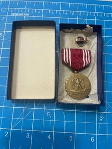 Medaglia buona condotta esercito militare USA in scatola WW2 o post WW2 - Foto 1 di 6