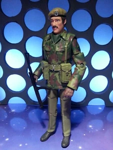 Doctor Who UNIT Soldier Terror Of The Zygons 4th Dr 1975 Set 5” Classic Figure - Picture 1 of 8