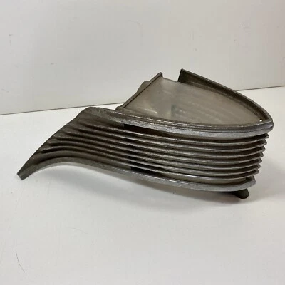 Combo de moldura e lente de canto esquerdo Chrysler New Yorker 1967 fabricante de equipamento original #2606625 - Imagem 1 de 4