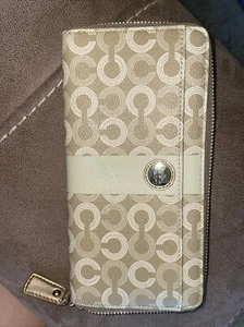 Coach Waverly Wallet Credit Card Khaki Gold Logo Zipper - Picture 1 of 6