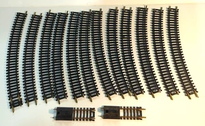 * Tyco HO 12 Train Tracks Curve 18" & Pair of Bumpers - Picture 1 of 3