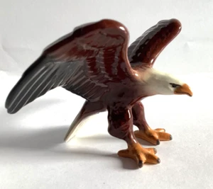 De colección Hagen Renaker Miniatura Águila Estilo 2 Pico Contorno Aves Rapices - Imagen 1 de 13