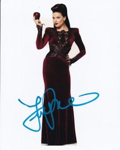 LANA PARRILLA Signed 8x10 ONCE UPON A TIME REGINA MILLS EVIL QUEEN Photo w/ COA - Picture 1 of 2