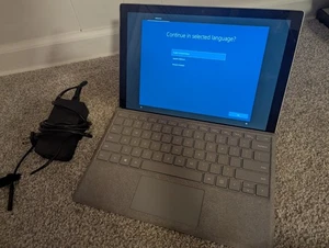 Microsoft Surface Pro 5 12,3" m3-7Y30 2,0GHz 4 GB RAM 128GB HDD - Zdjęcie 1 z 3