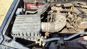 96-98 Suzuki Sidekick Complete Air Intake Filter Box Housing With Tube Oem 1.8l - Picture 1 of 4