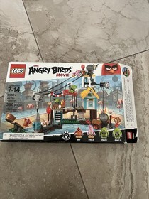 LEGO The Angry Birds Movie: Pig City Teardown (75824)