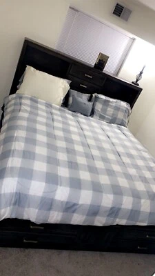 特大号卧室家具套装 — 第 1/2 张图片