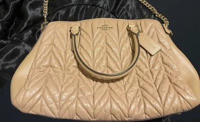 Bolso de mano COACH Sage en cuero acolchado - oro claro/madera de haya #F31457 Foto 1 de 4