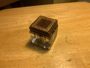 Antikes Glas Tintenfass mit Leder umwickeltem Holzdeckel 2" x 2" x 2" - Bild 1 von 6