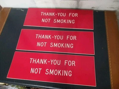 3 letreros "Gracias por no fumar" letras blancas grabadas en rojo  Foto 1 de 4