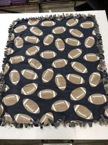 Handgefertigte doppelseitige Fleece-gebundene Decke ca. 6' x 5' Fußball/grau - Bild 1 von 4